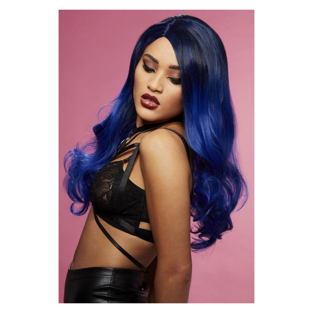 Op deze afbeelding zie je een Accessoires, van het merk Smiffy's. After Midnight Heks Pruik Blauw
