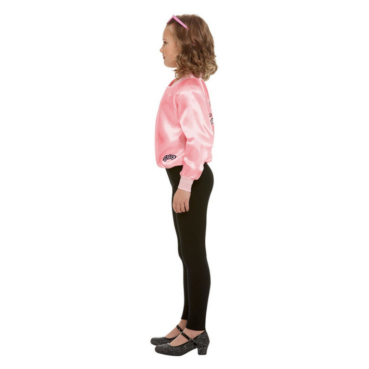 Op deze afbeelding zie je een Kostuums, van het merk Smiffy's. Grease Pink Ladies Jas Betty Meisje