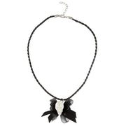 Op deze afbeelding zie je een Accessoires, van het merk Widmann. Halloween Juweel Ketting Glitter Schedel Met Strikje