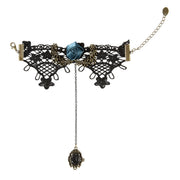 Op deze afbeelding zie je een Accessoires, van het merk Widmann. Chique Armband Gothic Met Zwarte Steen