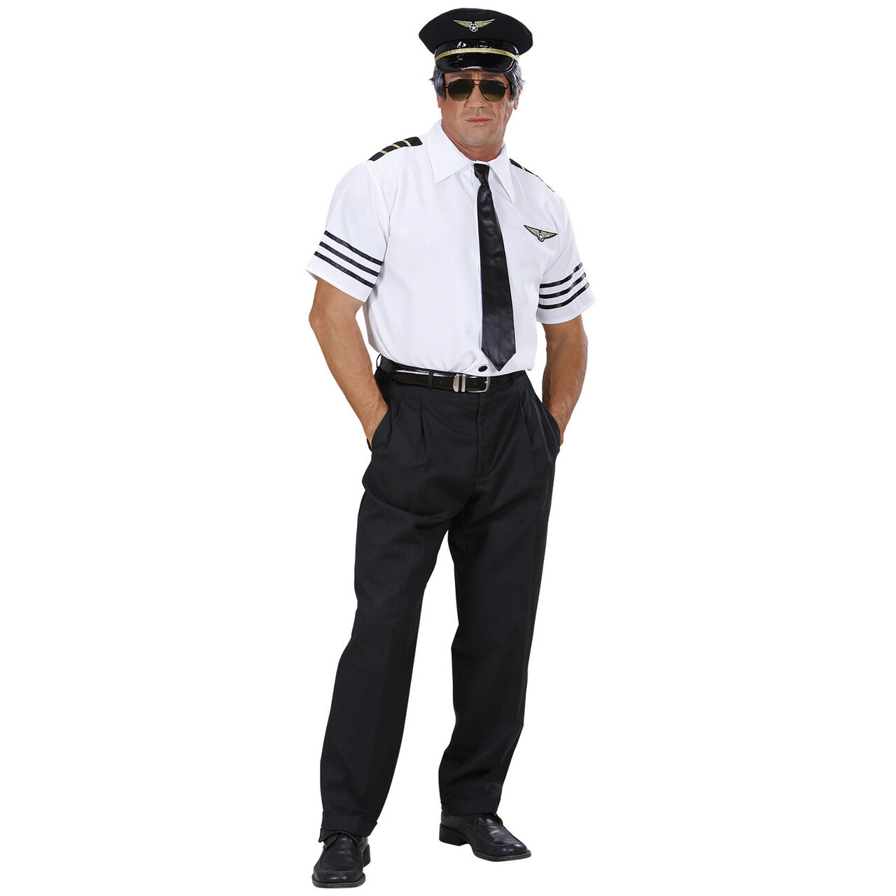 Op deze afbeelding zie je een Kostuums, van het merk Widmann. Pilotenshirt Met Stropdas En Hoed Man