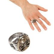 Op deze afbeelding zie je een Accessoires, van het merk Widmann. Doodshoofd Ring Schedel En Botten