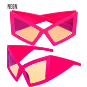 Op deze afbeelding zie je een Accessoires, van het merk Widmann. Cat Eye Bril Neon Roze