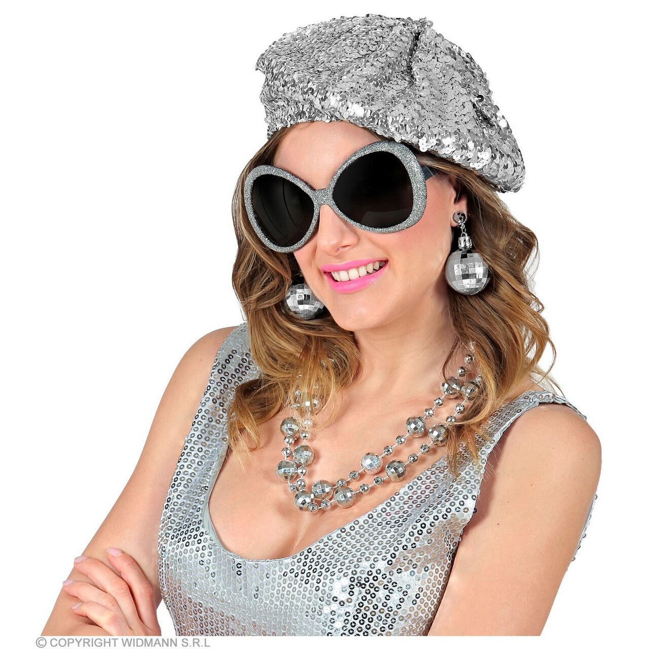Op deze afbeelding zie je een Accessoires, van het merk Widmann. Ketting Hangende Discoballen Zilver