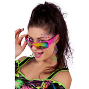 Op deze afbeelding zie je een Accessoires, van het merk Wilbers. Neon Roze Jaren 80 Bluepaint Ski Zonnebril