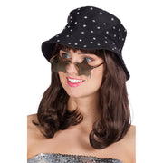 Op deze afbeelding zie je een Accessoires, van het merk Wilbers. Vissershoedje Zwart Bling Bling