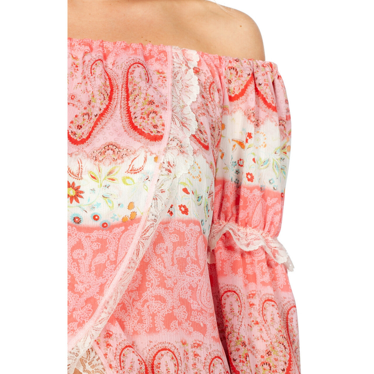 Op deze afbeelding zie je een Kostuums, van het merk Wilbers. Sexy Bohemien Festival Top Vrouw